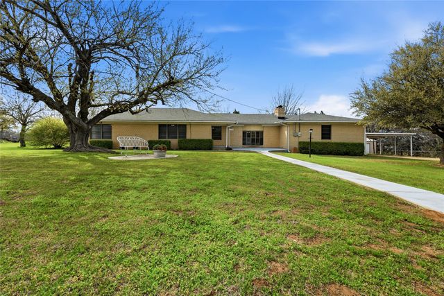 1106 Central Avenue, Bowie, TX 76230