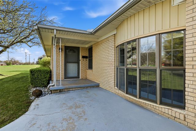 1106 Central Avenue, Bowie, TX 76230