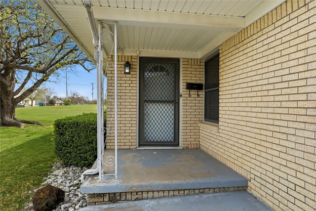 1106 Central Avenue, Bowie, TX 76230