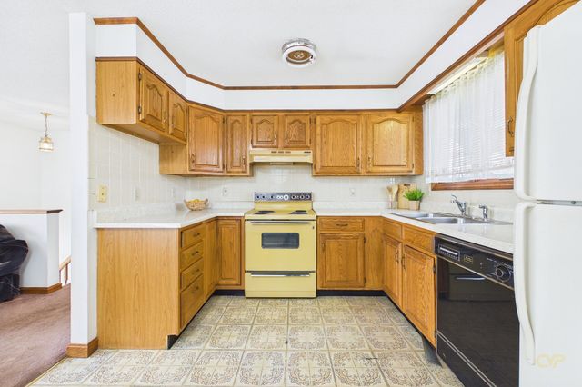 91 Jenkins St, New Bedford, MA 02740