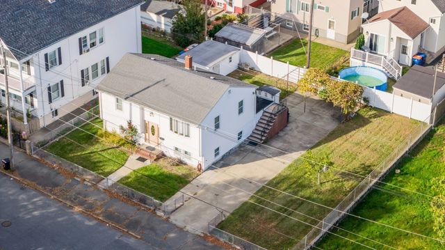 91 Jenkins St, New Bedford, MA 02740