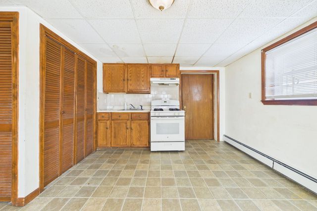91 Jenkins St, New Bedford, MA 02740