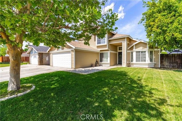 1605 Bluebell, Lancaster, CA 93535