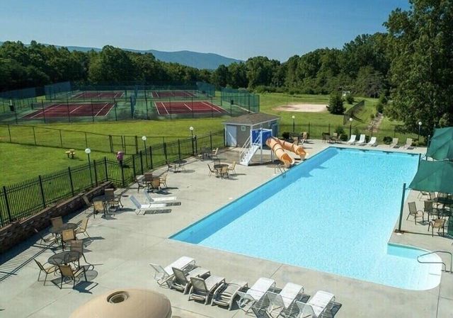 1175 Mariners Way Apt 54, Huddleston, VA 24104