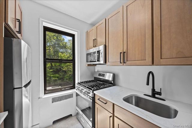 675 Walton Avenue 2B, Bronx, NY 10451