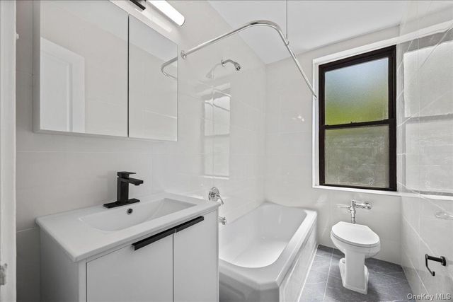 675 Walton Avenue 2B, Bronx, NY 10451
