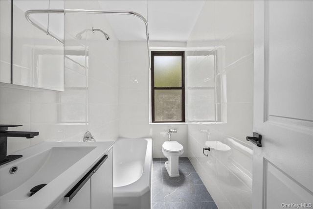 675 Walton Avenue 2B, Bronx, NY 10451