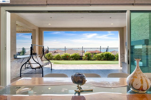 128 Dunfirth Ct, Hayward, CA 94542