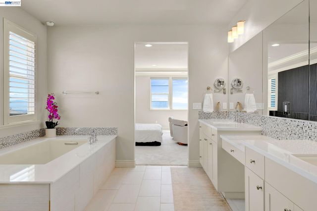 128 Dunfirth Ct, Hayward, CA 94542