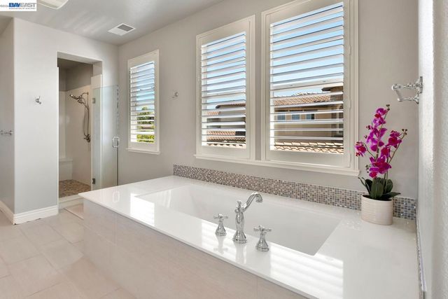 128 Dunfirth Ct, Hayward, CA 94542