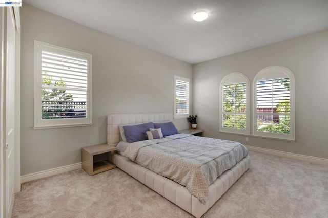 128 Dunfirth Ct, Hayward, CA 94542