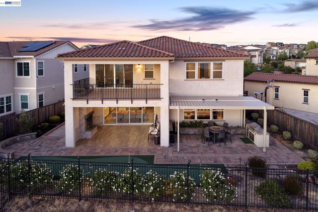 128 Dunfirth Ct, Hayward, CA 94542