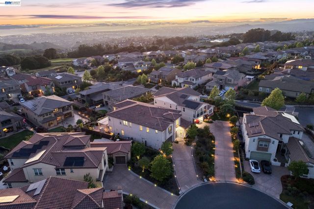 128 Dunfirth Ct, Hayward, CA 94542