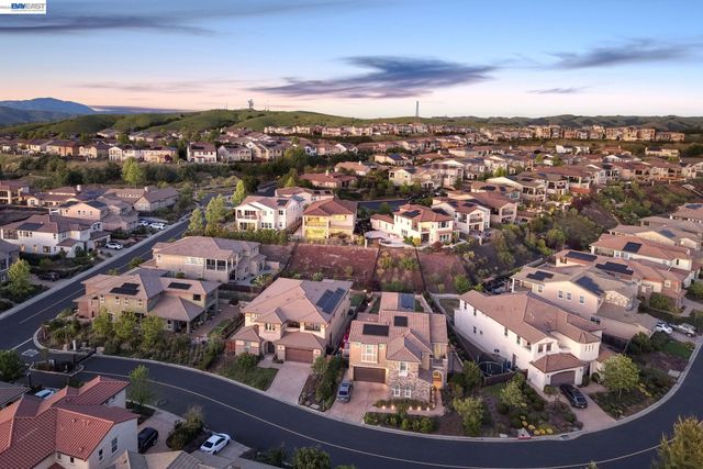 128 Dunfirth Ct, Hayward, CA 94542