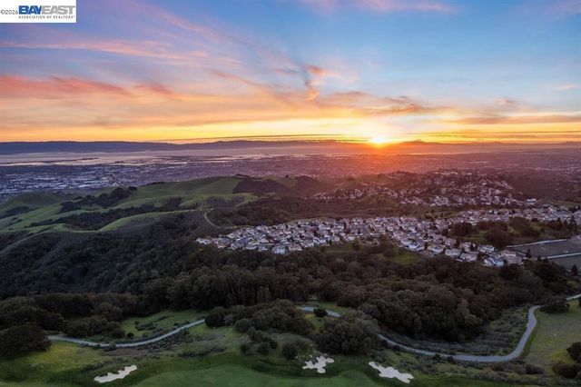 128 Dunfirth Ct, Hayward, CA 94542