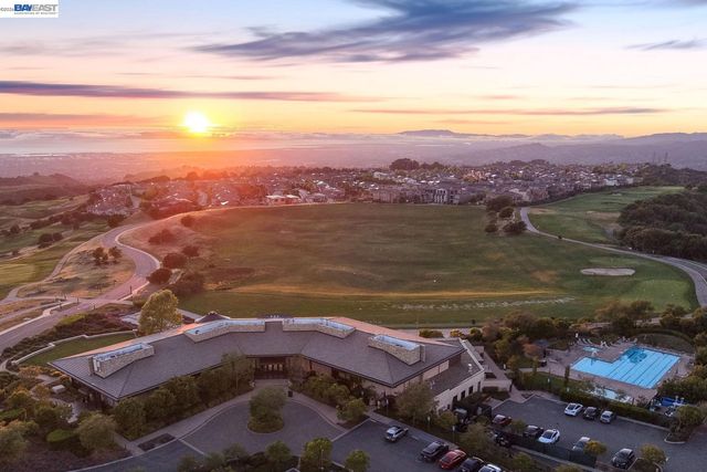 128 Dunfirth Ct, Hayward, CA 94542