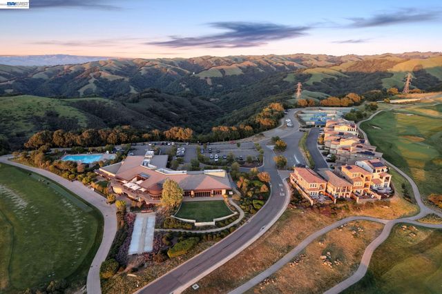 128 Dunfirth Ct, Hayward, CA 94542