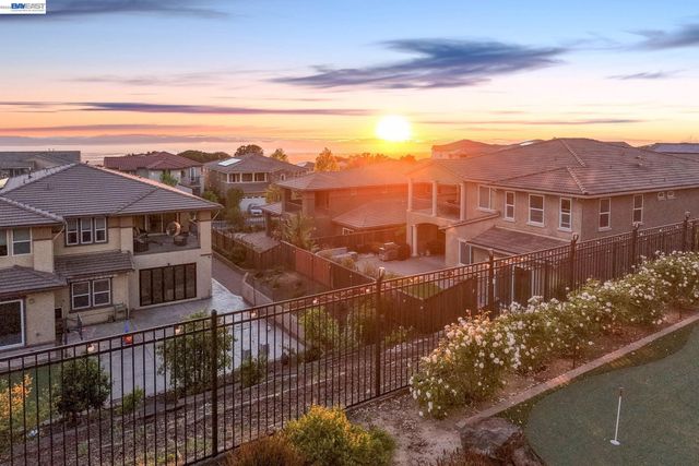 128 Dunfirth Ct, Hayward, CA 94542