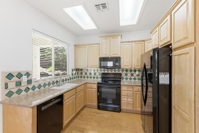 869 Greenridge Ct, Lincoln, CA 95648