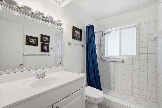 5651 NE 16th Avenue, Fort Lauderdale, FL 33334