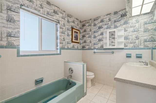 5651 NE 16th Avenue, Fort Lauderdale, FL 33334