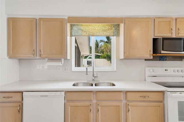 5651 NE 16th Avenue, Fort Lauderdale, FL 33334