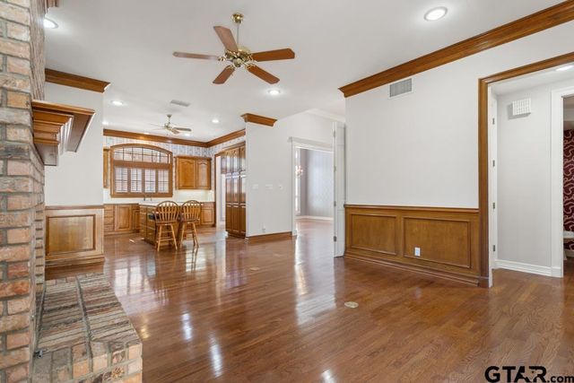 3308 Greenoak Place, Tyler, TX 75701