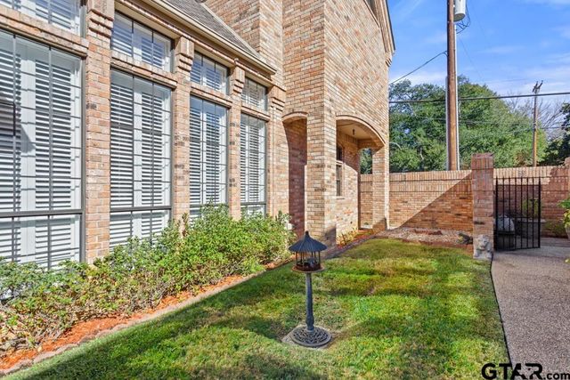 3308 Greenoak Place, Tyler, TX 75701