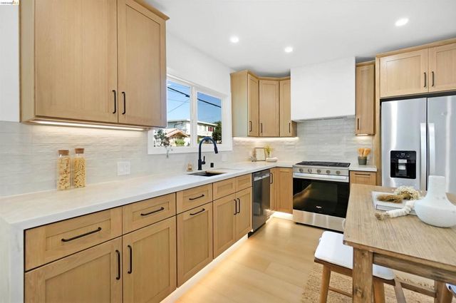 3654 39Th Ave, Oakland, CA 94619