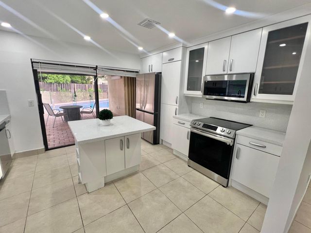 7659 Sierra Terrace W, Boca Raton, FL 33433