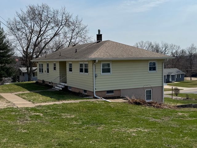 310 Benton Street, Le Claire, IA 52753