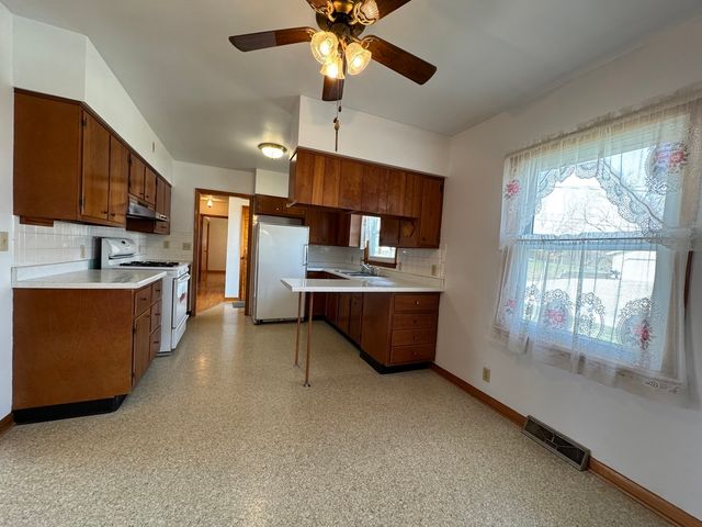 310 Benton Street, Le Claire, IA 52753