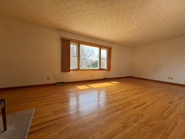 310 Benton Street, Le Claire, IA 52753