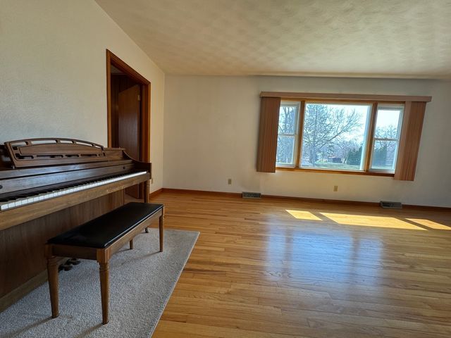 310 Benton Street, Le Claire, IA 52753