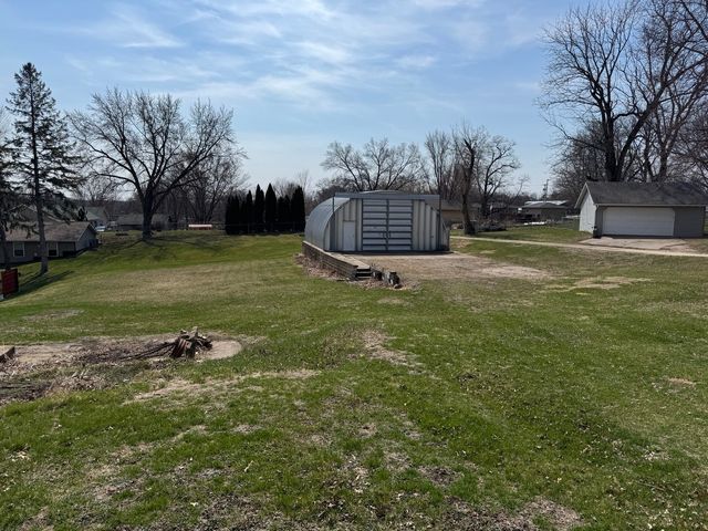 310 Benton Street, Le Claire, IA 52753