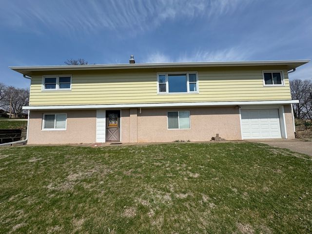 310 Benton Street, Le Claire, IA 52753