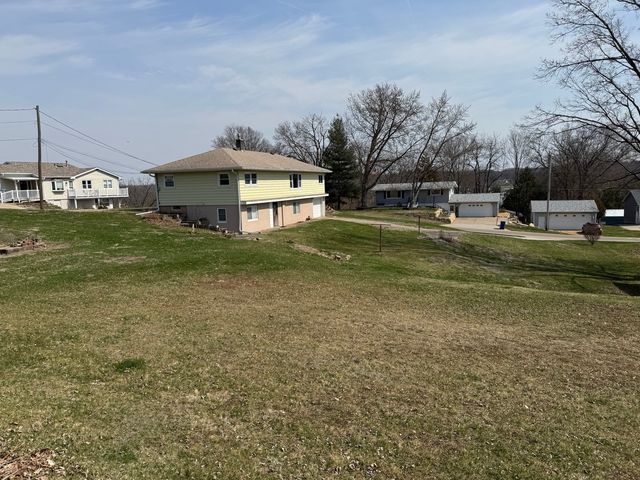 310 Benton Street, Le Claire, IA 52753