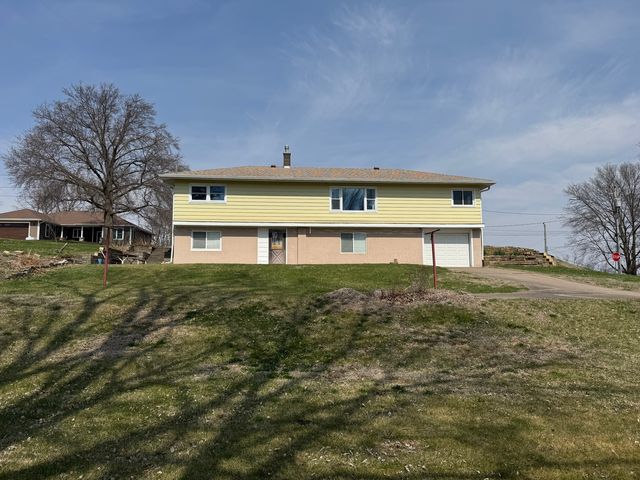 310 Benton Street, Le Claire, IA 52753