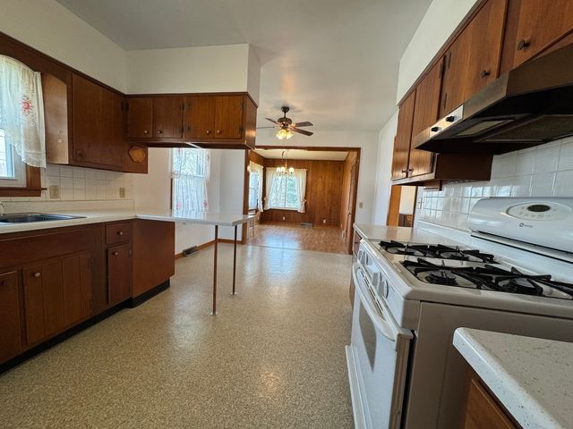 310 Benton Street, Le Claire, IA 52753