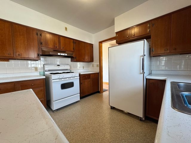 310 Benton Street, Le Claire, IA 52753