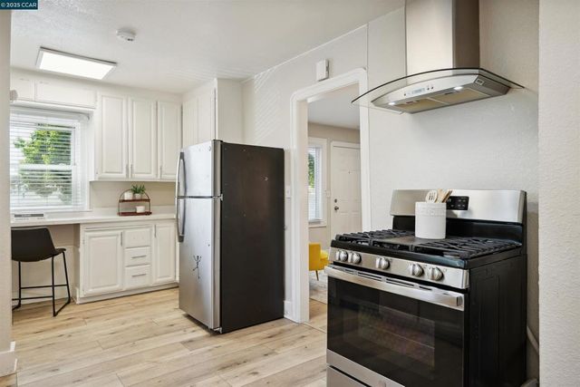 7700 Garfield Avenue, Oakland, CA 94605