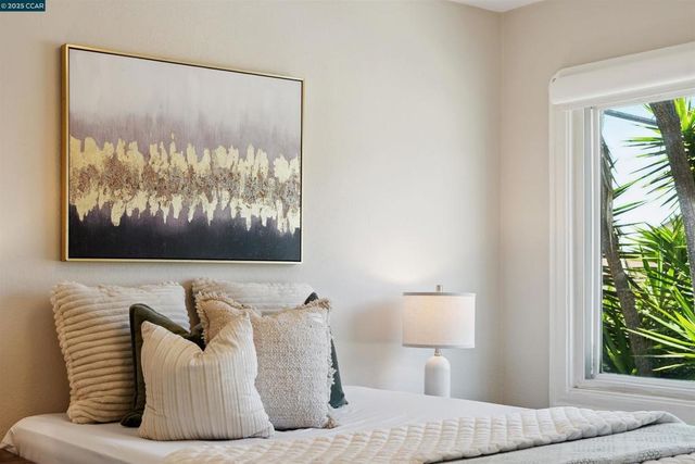 7700 Garfield Avenue, Oakland, CA 94605