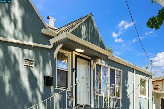 7700 Garfield Avenue, Oakland, CA 94605