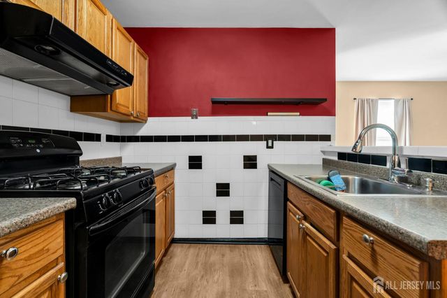 19 Delavan Court, New Brunswick, NJ 08901