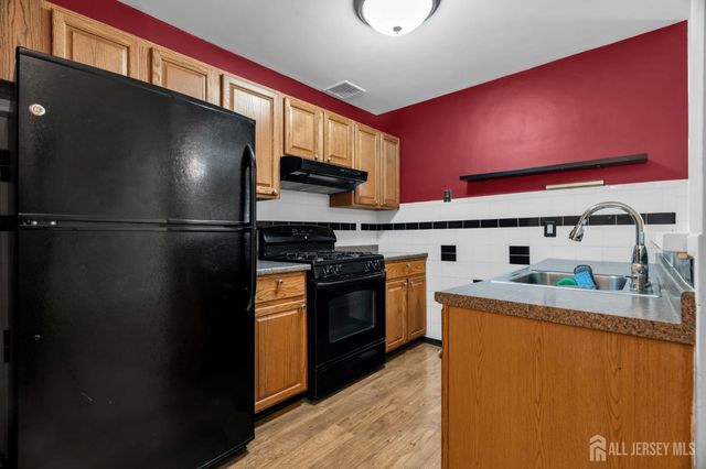19 Delavan Court, New Brunswick, NJ 08901