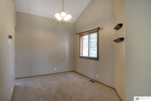 305 Oakwood Drive, Papillion, NE 68133