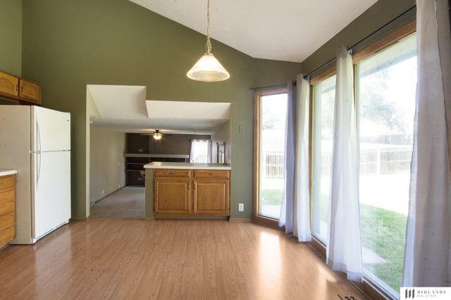 305 Oakwood Drive, Papillion, NE 68133