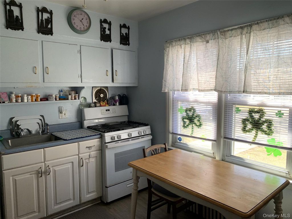 6 Wilton Street, New Hyde Park, NY 11040 — photo 3