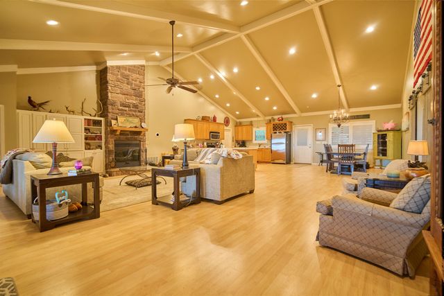 4 Kee Trl, Hardy, AR 72529