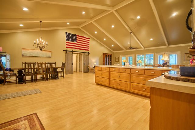 4 Kee Trl, Hardy, AR 72529